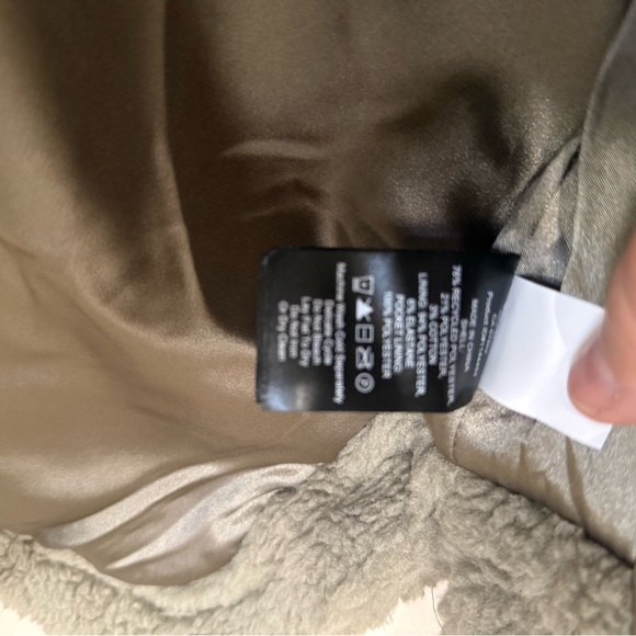 UGG Women’s Frankie Uggfluff shirt jacket/shacket retail $228| - Picture 9 of 15